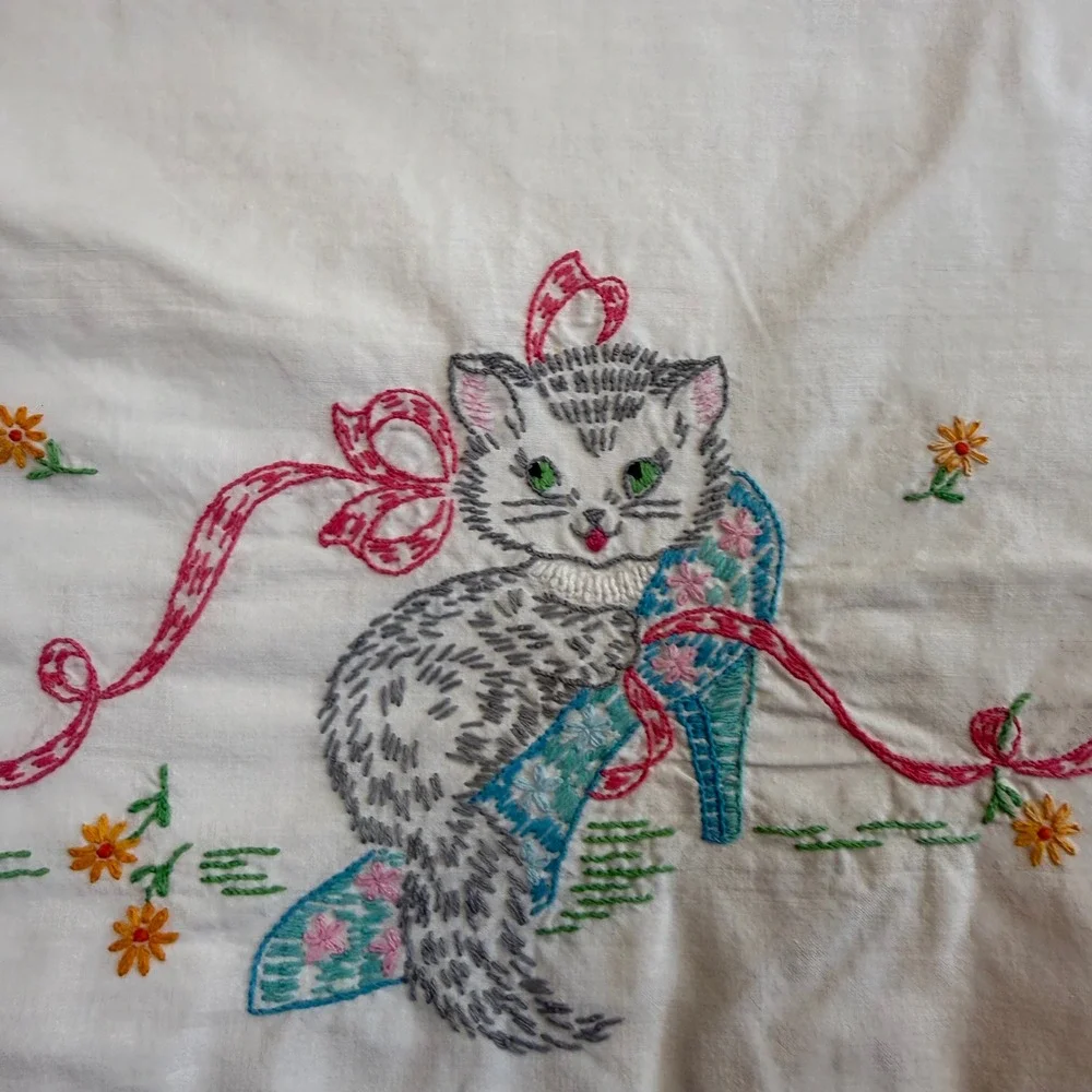 Vintage Hand Embroidered Pillowcase Set Kitten in Shoe Ivy Scalloped Edge White